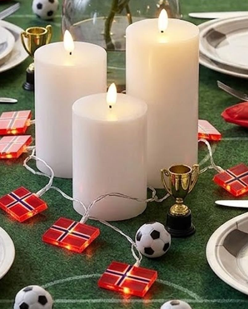 LED-lysslynge med 10 norske flagg x 230 cm 